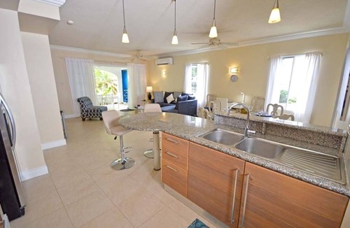 Sunset Crest House | Holetown Hideaway with pool and beach access
