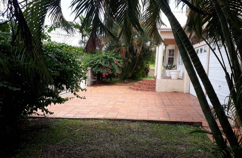 Gibbs Bay House | House, Splash Pool, 2 minutes walk from the Mullins beach.