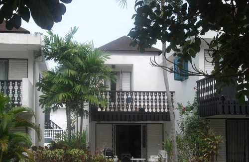 Rockley House | Immaculate townhouse with Pool on Rockley Golf Course