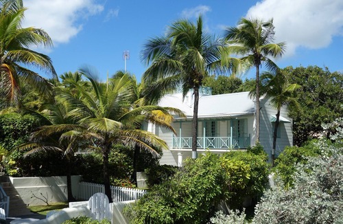 Silver Sands Apartment | Inchcape Seaside Villas right on Silver Sands Beach - Coconut Studio