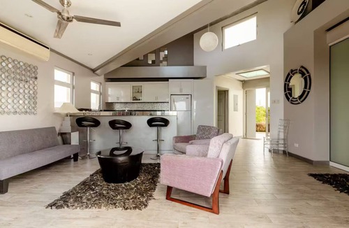Lancaster Villa | La Maison Michelle