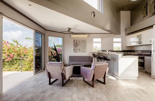 Lancaster Villa | La Maison Michelle