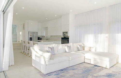 Ocean City Villa | Lilypad: Luxurious Cliffside Villa with Stunning Sea Views