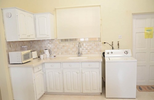 Douglas Apartment | Lovely 2 Bedroom Apartment for Rent - Free Wi-Fi - Near to Beach