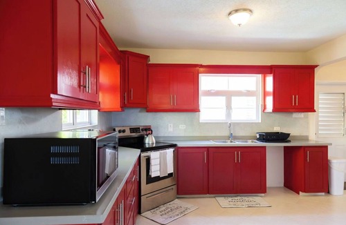 Deanes Condo | Lovely 3-bedroom 2.5 bathrooms town-house, Just 10 minutes drive from the beach.