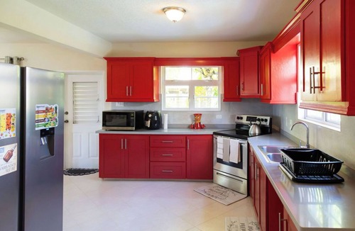 Deanes Condo | Lovely 3-bedroom 2.5 bathrooms town-house, Just 10 minutes drive from the beach.