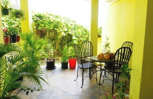 Hastings Apartment | Lovely apartment, 2 bedrooms with a/c, patio, garden, 10 mins to Hastings beach