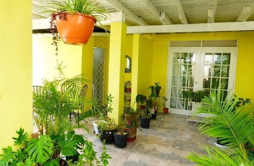 Hastings Apartment | Lovely apartment, 2 bedrooms with a/c, patio, garden, 10 mins to Hastings beach