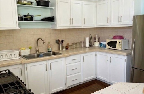 Hastings Apartment | Lovely south coast apartment, walk to beaches, 2 bed/2bath, A/c, large veranda