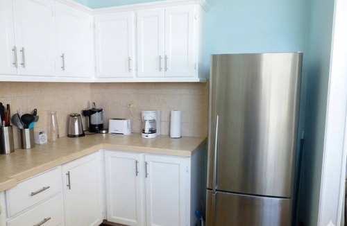 Hastings Apartment | Lovely south coast apartment, walk to beaches, 2 bed/2bath, A/c, large veranda