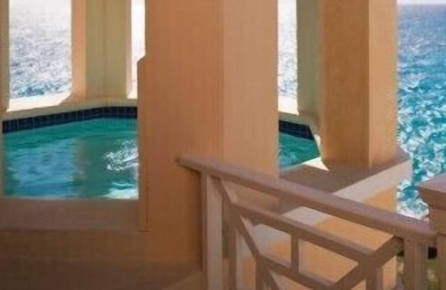 Diamond Valley Condo | Luxury 2 BR at The Crane. Ocean View, Private Plunge Pool, Avail New Year's Eve