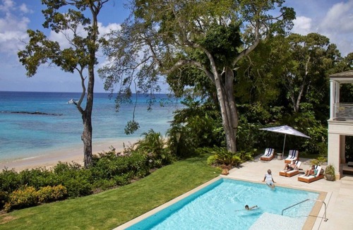Halcyon Heights Villa | Luxury 5BR Beachfront Villa w/Pool, Chef’s Kitchen & Ocean Views – Holetown