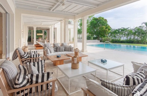 Halcyon Heights Villa | Luxury 5BR Beachfront Villa w/Pool, Chef’s Kitchen & Ocean Views – Holetown