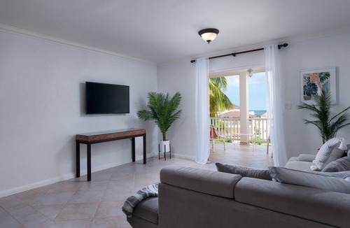 Speightstown Apartment | Modern 2 bed Vuemont apartment