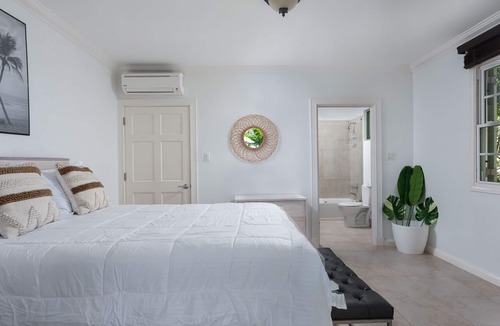 Speightstown Apartment | Modern 2 bed Vuemont apartment