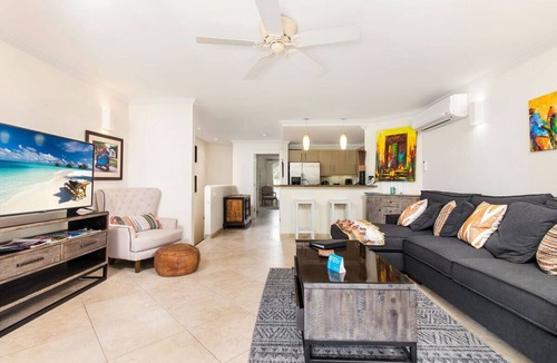 Dover Apartment | Modern Beachfront Condo with Pool - Sapphire 102