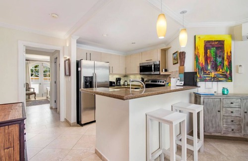 Dover Apartment | Modern Beachfront Condo with Pool - Sapphire 102