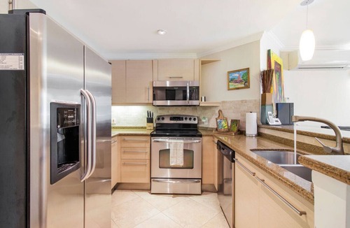 Dover Apartment | Modern Beachfront Condo with Pool - Sapphire 102