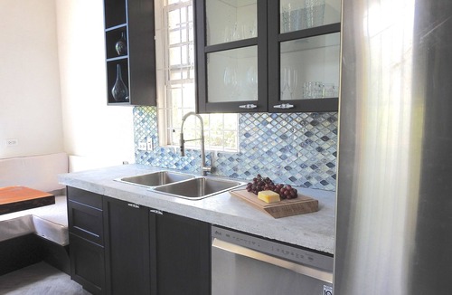 Fitts Village House | Modern Beach-View Villa