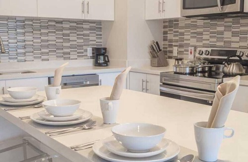 Little Battaleys Apartment | Modern & Cozy West Coast Condo in Gated Community