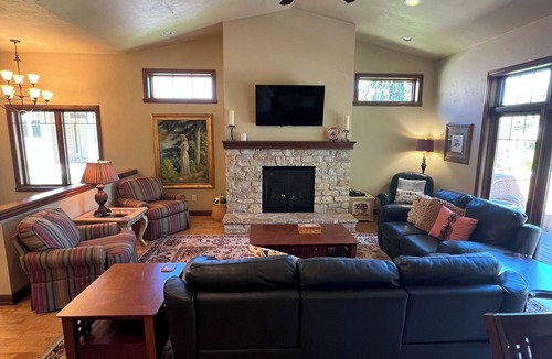 Fish Creek Condo | Pristine condo! Walking distance to everything in the heart of Fish Creek!