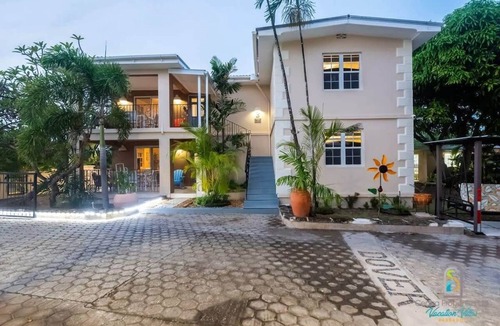 Dover Apartment | Private Porch Near Dover Beach and St. Lawrence