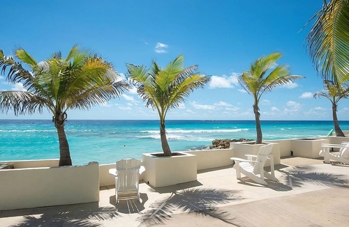 Dover Hotel | Romantic Beach Getaway! Onsite Pool, Gym Access, Free Parking, Near Turtle Beach