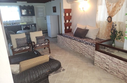 Christie House | SALE - Affordable 2 bed apt 5mins from Holetown beaches car included.