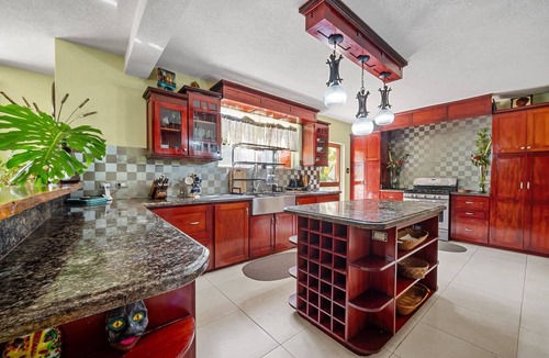 Maynards House | Serenity Villa - 3bd by ZenBreak