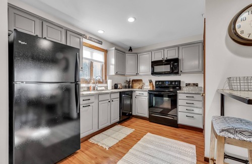 Village at Camelback House | Ski-on Ski-off from Cozy Nest. 79 steps to mtn. Set kids free and enjoy coffee.
