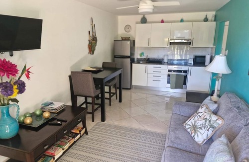 Lascelles Apartment | Stunning apartment, 4 mins walk to the beach, wifi, pool, English TV