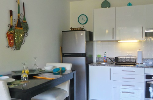 Lascelles Apartment | Stunning apartment, 4 mins walk to the beach, wifi, pool, English TV