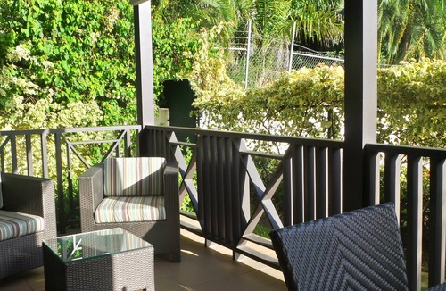 Lascelles Apartment | Stunning apartment, 4 mins walk to the beach, wifi, pool, English TV