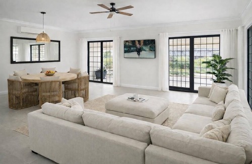 Hastings Apartment | Stylish, Opposite Beach, Sea, Boardwalk, Restaurants, Bars, Malls, 3Bed 3 Bath