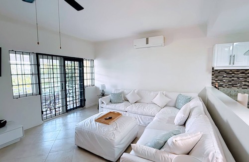 Hastings Apartment | Stylish, Opposite Beach, Sea, Boardwalk, Restaurants, Bars, Malls, 3Bed 3 Bath