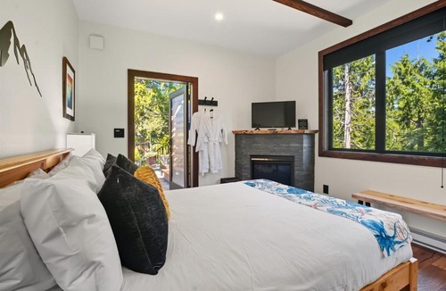 Ucluelet Apartment | Suite Ucluelet - Romantic Couples Getaway-Sauna!
