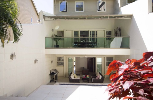 Lascelles Condo | This Loft/Townhouse is spacious, flooded with natural light, steps away from Lime grove mall