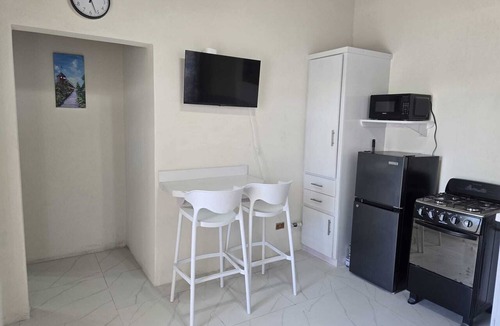 Silver Sands Apartment | Tropical Paradise near bus route, supermarket, and Silvers Sands beach and park