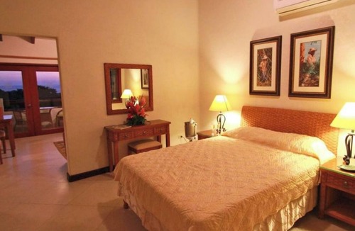 Retreat Hotel | Tropical St. Peter Getaway | Pool Access & Ocean View Setting