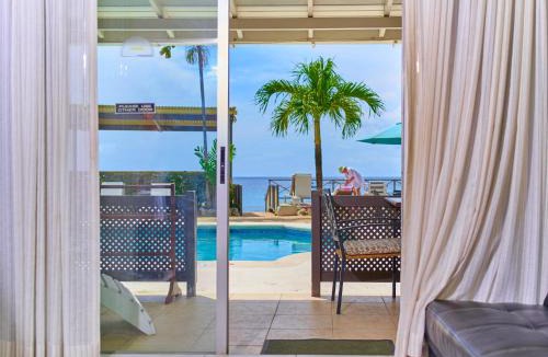 Sunset Crest Apartment | Tropical Sunset Beach Apartment Hotel