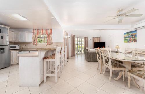 Lascelles Villa | Vida Mejor - West Pool