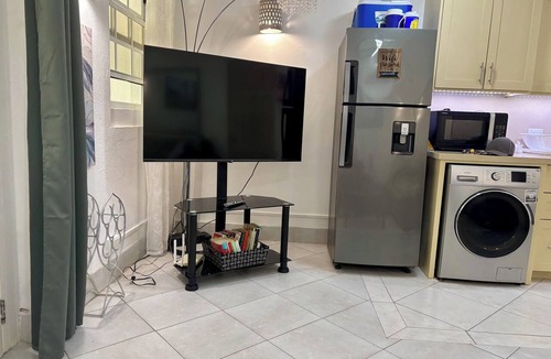 Sunset Crest Condo | West Coast 1 Bedroom Apartment- Close to beach (5)