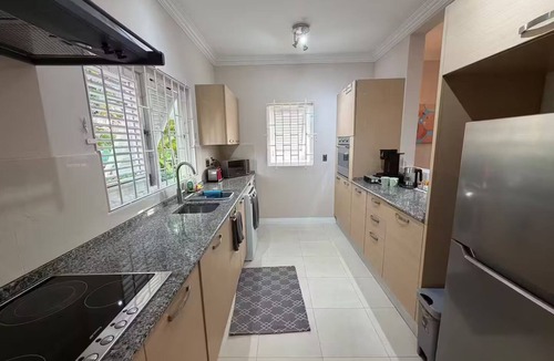 Porters House | West Coast 5 mins walk to beach 3-bedroom townhome private plunge pool