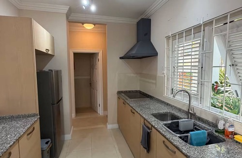 Porters House | West Coast 5 mins walk to beach 3-bedroom townhome private plunge pool
