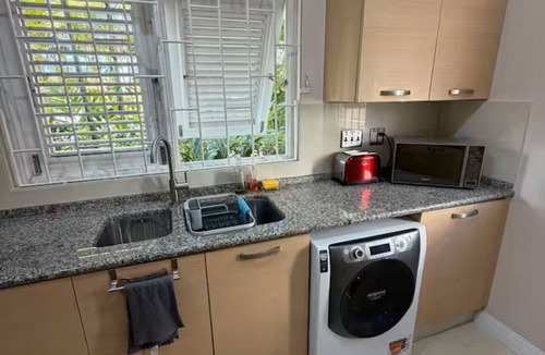 Porters House | West Coast 5 mins walk to beach 3-bedroom townhome private plunge pool