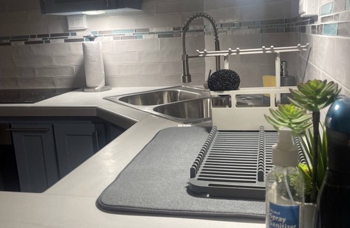 Wanstead Apartment | West view 2- ASK about our special rates! free wifi, modern, central location