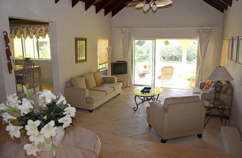 Merlin Bay Villa | WESTERLEE 3 bedroom 2 bathroom with POOL
