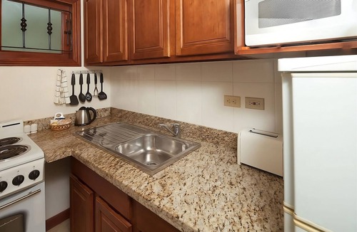 Maynards Hotel | Your Relaxing Getaway Awaits! Close to Mullins Beach! Outdoor Pools, Parking!