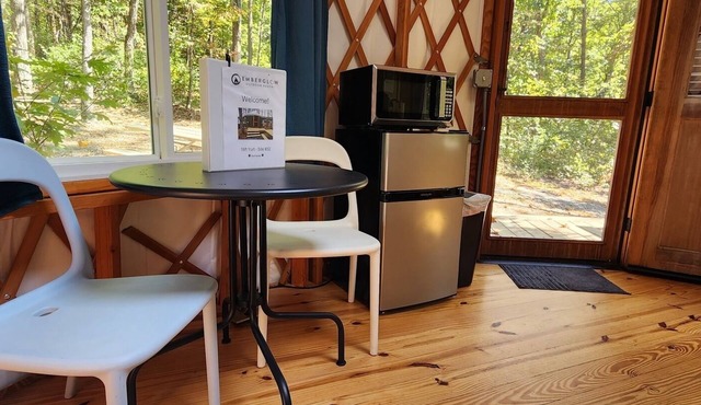 16' Yurt, Dog Friendly, Deck, Dome Skylight, Sleeps 2. in Mill Spring
