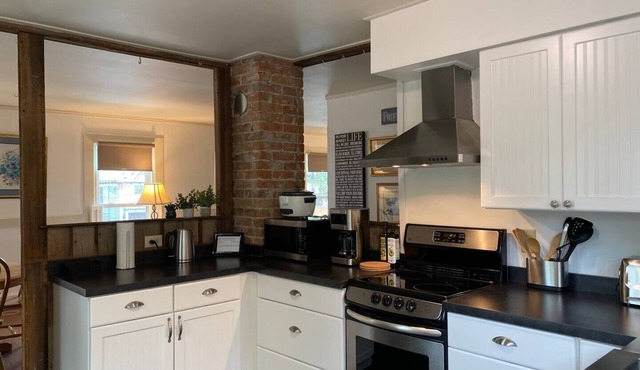 2-Bdr Apt In Town, By the Water in Williamstown
